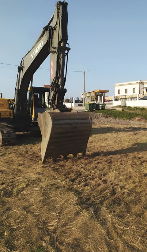  Contacte con nuestra empresa de excavaciones en Cee